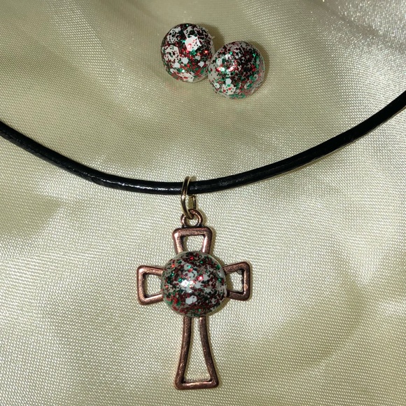 Cross pendant w Christmas color & earrings NWT - Picture 5 of 8